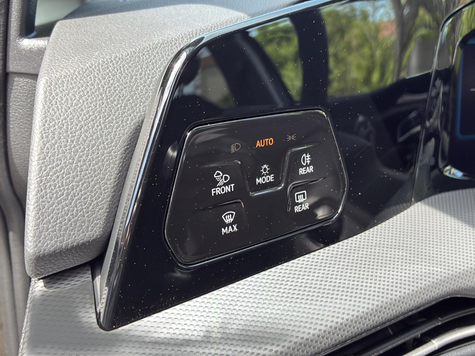 Volkswagen - Golf_11