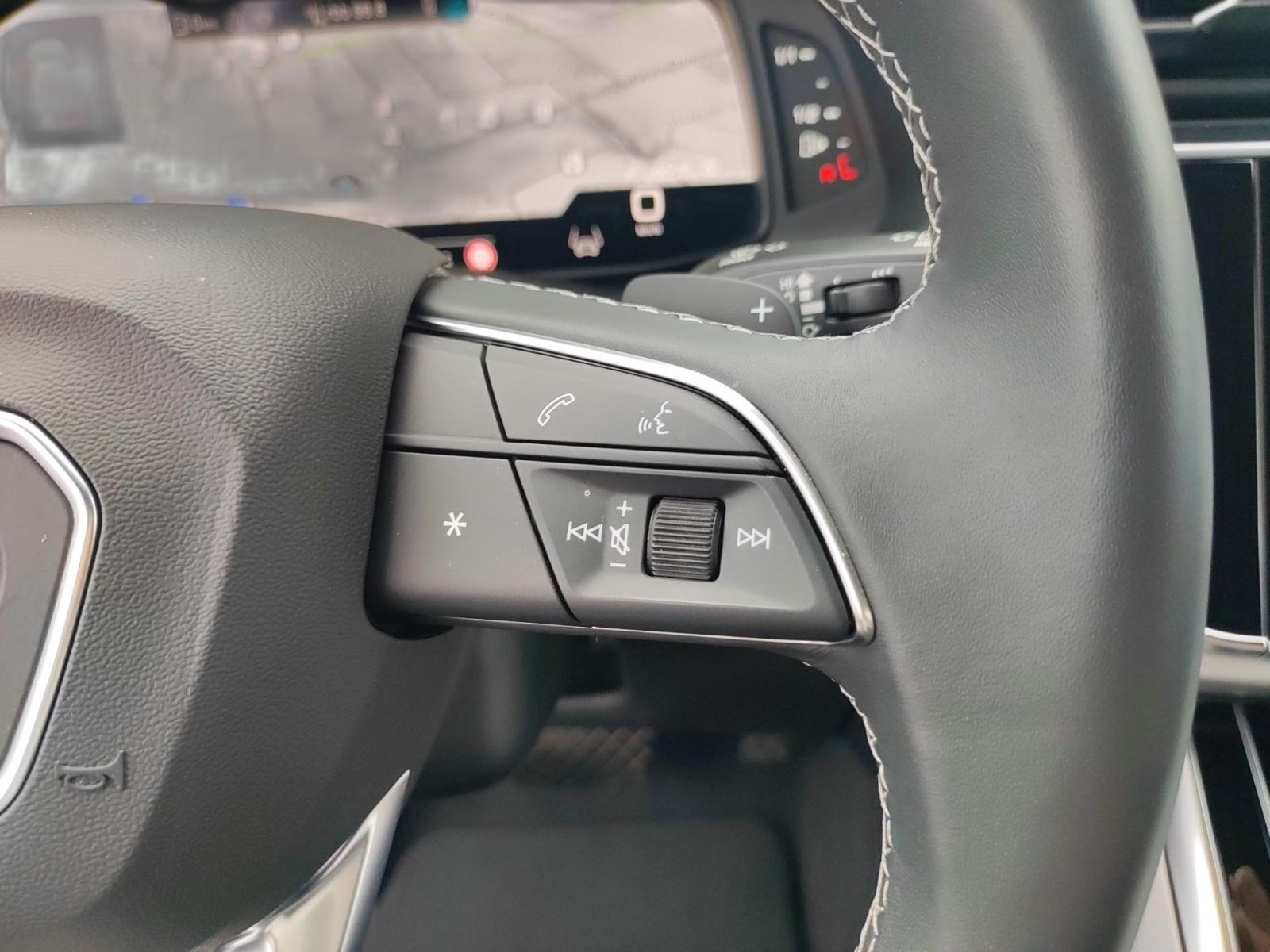 Audi - Q8_15