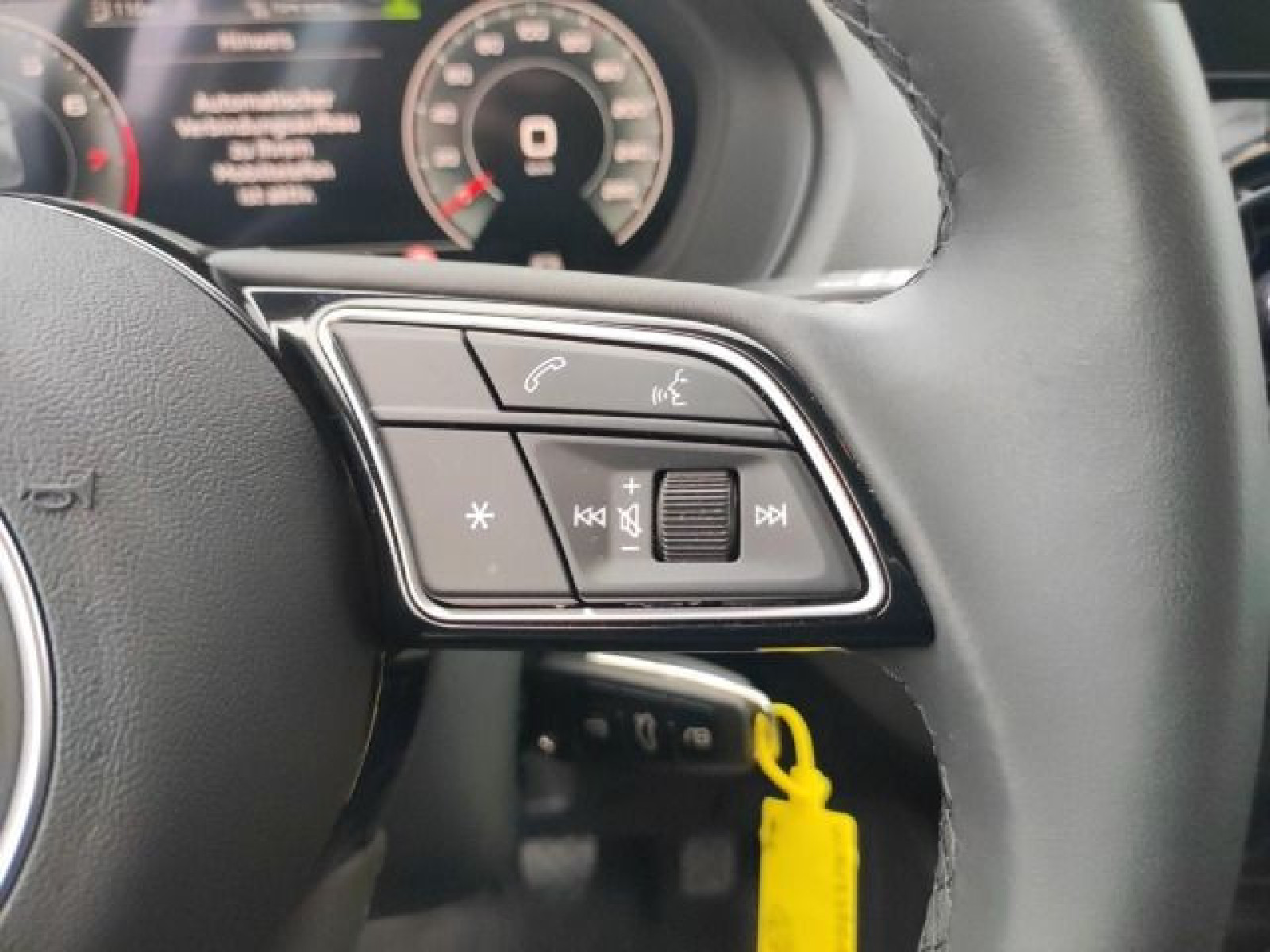 Audi - Q2_12