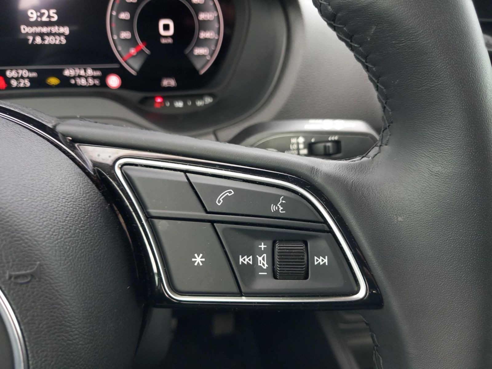 Audi - Q2_17